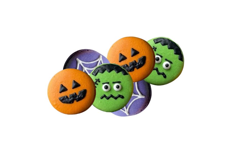 Halloween Macaroons x16 - Available: 10/10/2026